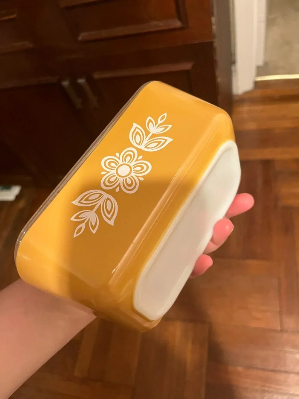 Pyrex Refrigerator Dish with Lid (Vintage Butteryfly Gold Style 0502  1.5 Pints